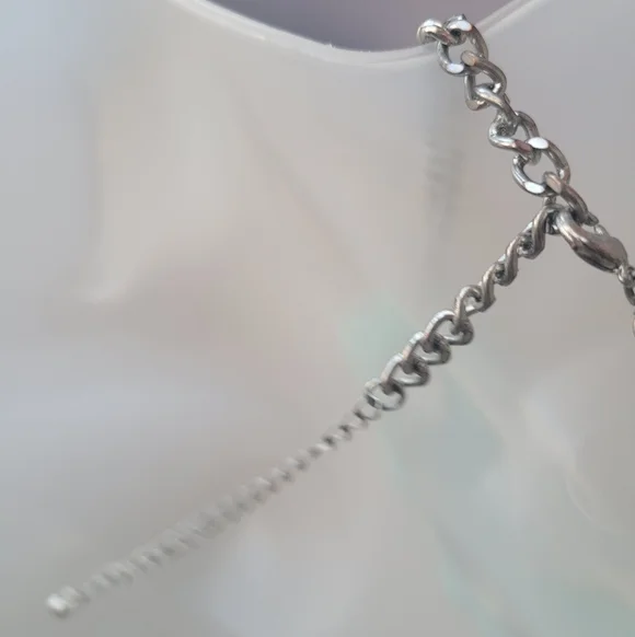 Vintage Floral Necklace - Picture 6 of 10